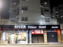 River Palace Hotel，位于迪维诺波利斯的酒店