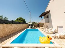 Villa Ariane with pool