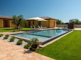 Agriturismo Bio Agricoccinella，位于福洛尼卡的酒店