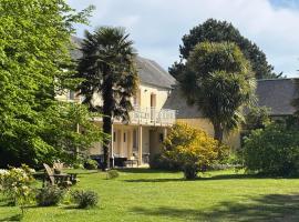 Logis Hôtel La Demeure du Perron，位于Quettehou的酒店