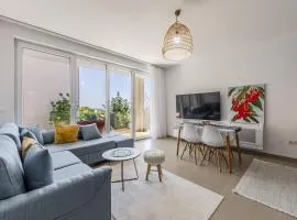 Golden Hour Balcony Apartment Pool & Beach 100m by PikHost