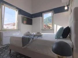 Lake Como 2 min - Modern Suites at 1 min to Station - Wifi, AC