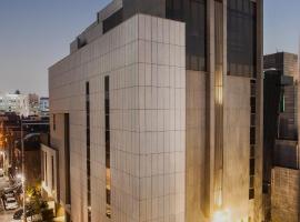 加登酒店，位于水原市的酒店