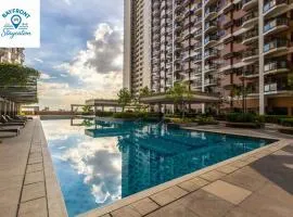 Manila Bay Sunset Suite with Free Pool, Sauna & Netflix Near MOA, Airport & US Embassy - Pet friendly