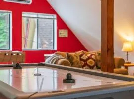 Evergreen Chalet Game Room Kayaks & SUP Big Trees Pool Access