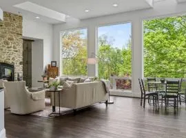 9 Acre Estate-Pool-Hot Tub-Wine Cave-20 Min to DT