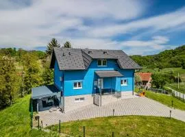 4 - Bedroom House With Hot Tub & Sauna - Happy Rentals