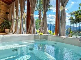 Casa Favo de Mel - Jacuzzi & Piscina - Refúgio na Montanha