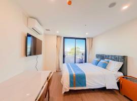 Auburn Studio, Entire Studio with Ensuite toilet and kitchen，位于悉尼的酒店