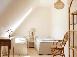 Atma Guesthouse - cozy and simple farmhouse bed & breakfast