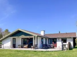 Stunning Home In Hundested With Wifi