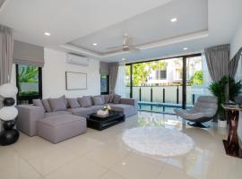 Laguna park Villa with pool or Townhouse with communal swimmibg pool，位于普吉镇的酒店