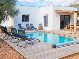 Villa Bruna, 8 pers, piscine, 15 minutes plage en voiture，位于Capo的酒店