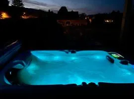 Countryside Retreat, Jacuzzi, Panoramic Views