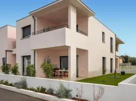 2 Bedroom Stunning Apartment In Folelli