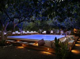 Gayb-i Bungalows , Plus 12 Years Old - Free Access to Beach，位于契拉勒的酒店