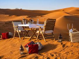 Desert cactus camp Jaisalmer，位于山姆的酒店