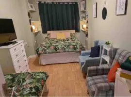Lovely Comfortable Available in Hereford