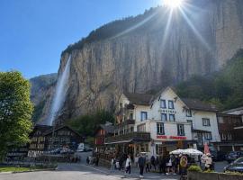 Hotel Restaurant Jungfrau，位于劳特布龙嫩的酒店