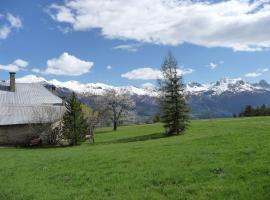 Gîte d'Etape Auberge de l'Ardoisière，位于若西耶的住宿加早餐旅馆