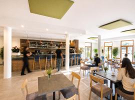 Hotel Vela，位于托尔博莱的酒店
