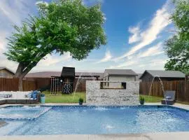 GORGEOUS 5-bd 4ba w Pool, Hot Tub, 2 kitchens, & Game Room Near Dallas Airports!