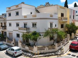 Corner Townhouse 1Km from University，位于姆西达的酒店