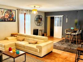 Maison 120m2 avec Piscine Spa et jardin idéal familles et professionnels，位于Campsas的酒店