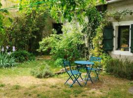 Studio en duplex et jardin au coeur du village，位于Limogne-en-Quercy的酒店