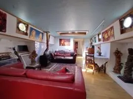 Vertrouwen The 111 year old Dutch Barge