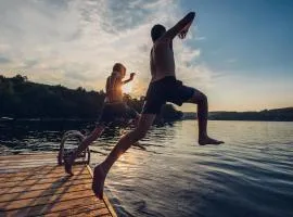 Diamond Lakehouse | SUP, Canoe, BBQ, Aurora Magic