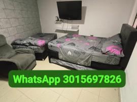 Apartamento vacacional en Medellín central privado y tranquilo，位于麦德林的酒店