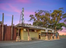 Your Own Pub near Murray - Sleeps 21，位于Torrumbarry的酒店