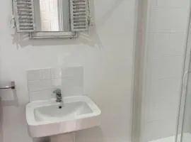 En suite room with separate living room
