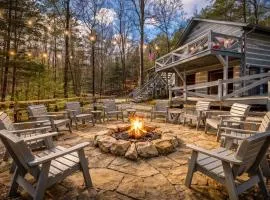 Near Toccoa River • Hot Tub • Fire Pit • Gameroom