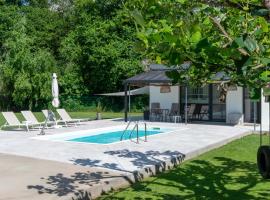 Muiños Pool&Garden en Tuy muy cerca de Portugal，位于图伊的酒店
