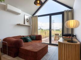 Tiny house with a fenced garden in Oud Ade - Garden shed - 8，位于Oud-Ade的酒店