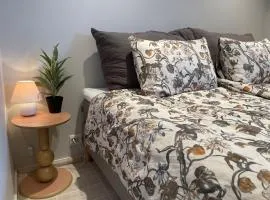 Lovely room by the sea with shared kitchen and bathroom