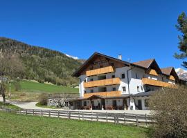 Apartments Knappenhof Pfitsch - with Swimming Pool，位于瓦尔迪维泽的酒店