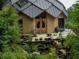 Maison atypique, partagée au cœur d un parc arboré