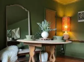 Llysawelon 2-Bed Cottage Sleeps 5 Pets Ok