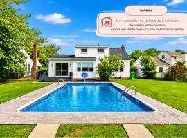 4 Bedroom Pool and Hot Tub Home Near Cleveland
