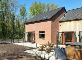 5 Bedroom Luxurious Home In Afferden，位于Afferden的酒店