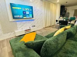 Cozy 3BR Retreat Relax & Pool table Near DT