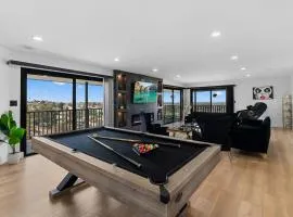 Luxury Hilltop Getaway Scenic Views
