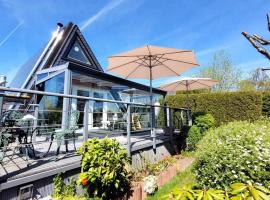 Wohlfühloase in der Eifel mit Weitblick in die Natur, Seenähe, Poolnutzung, Minigolf, Tennis und vieles mehr，位于布兰肯海姆的酒店