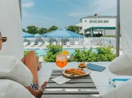 Canoe Place Inn & Cottages