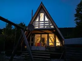 Ivory- Nurdachhaus direkt im Wald, Haustier- und Familienfreundlich