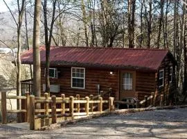 Sparta's Hidden Gem: Unique Views Cabin for an Intimate Escape