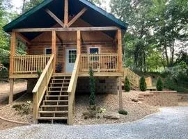 Quaint Cabin with Lofted Interior, Spa and BBQ in Indiana